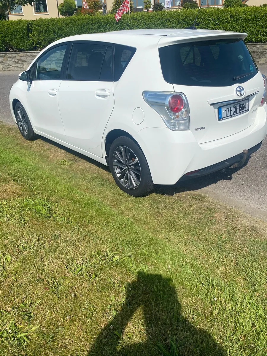 CLEAN COROLLA VERSO 7 SEATER DIESEL - Image 3