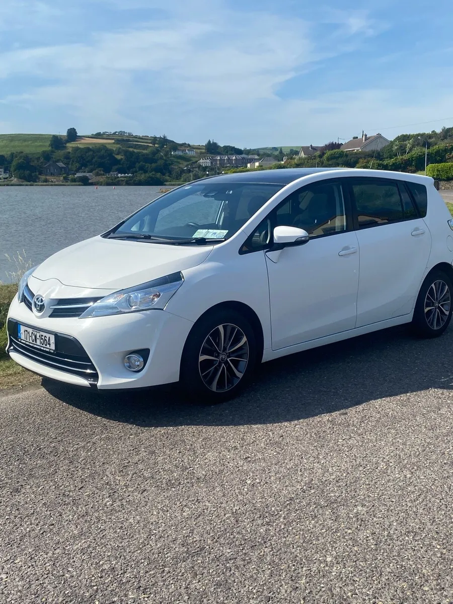 CLEAN COROLLA VERSO 7 SEATER DIESEL - Image 1