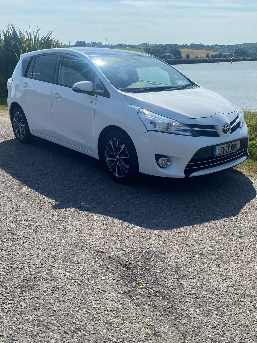 CLEAN COROLLA VERSO 7 SEATER DIESEL - Image 4