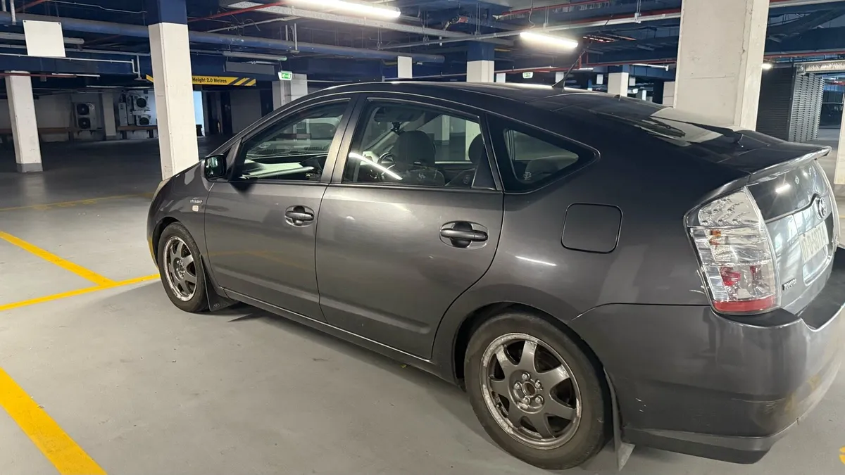 TOYOTA PRIUS 07 - Image 2