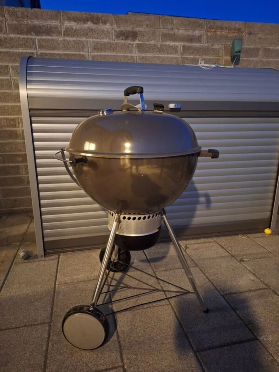 weber Master Touch Charcoal - Image 1