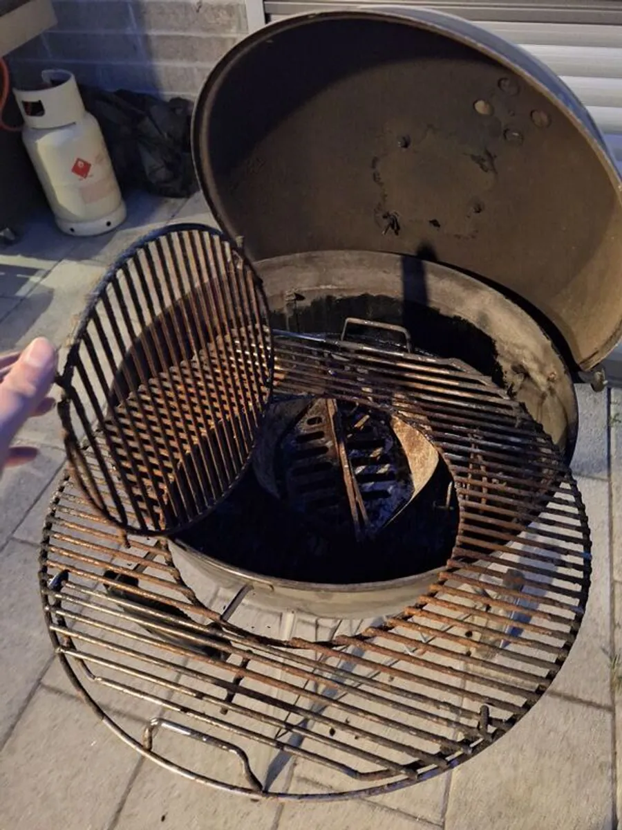 weber Master Touch Charcoal - Image 2