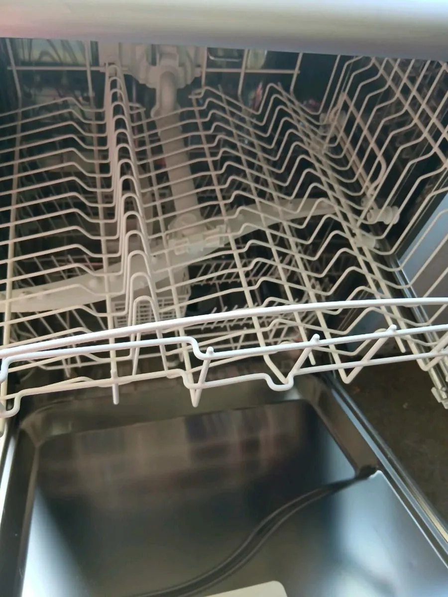 Dishwasher - Image 2