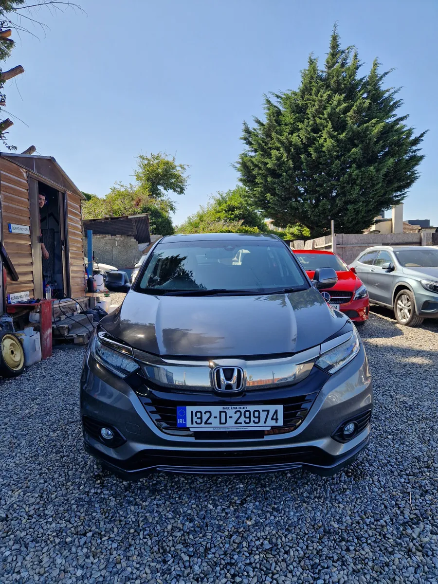 Honda Vezel 1.5L Hybrid|High-Spec|Low Miles - Image 1