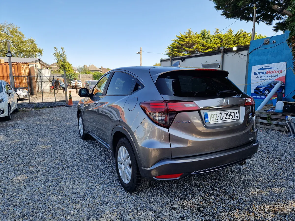 Honda Vezel 1.5L Hybrid|High-Spec|Low Miles - Image 4