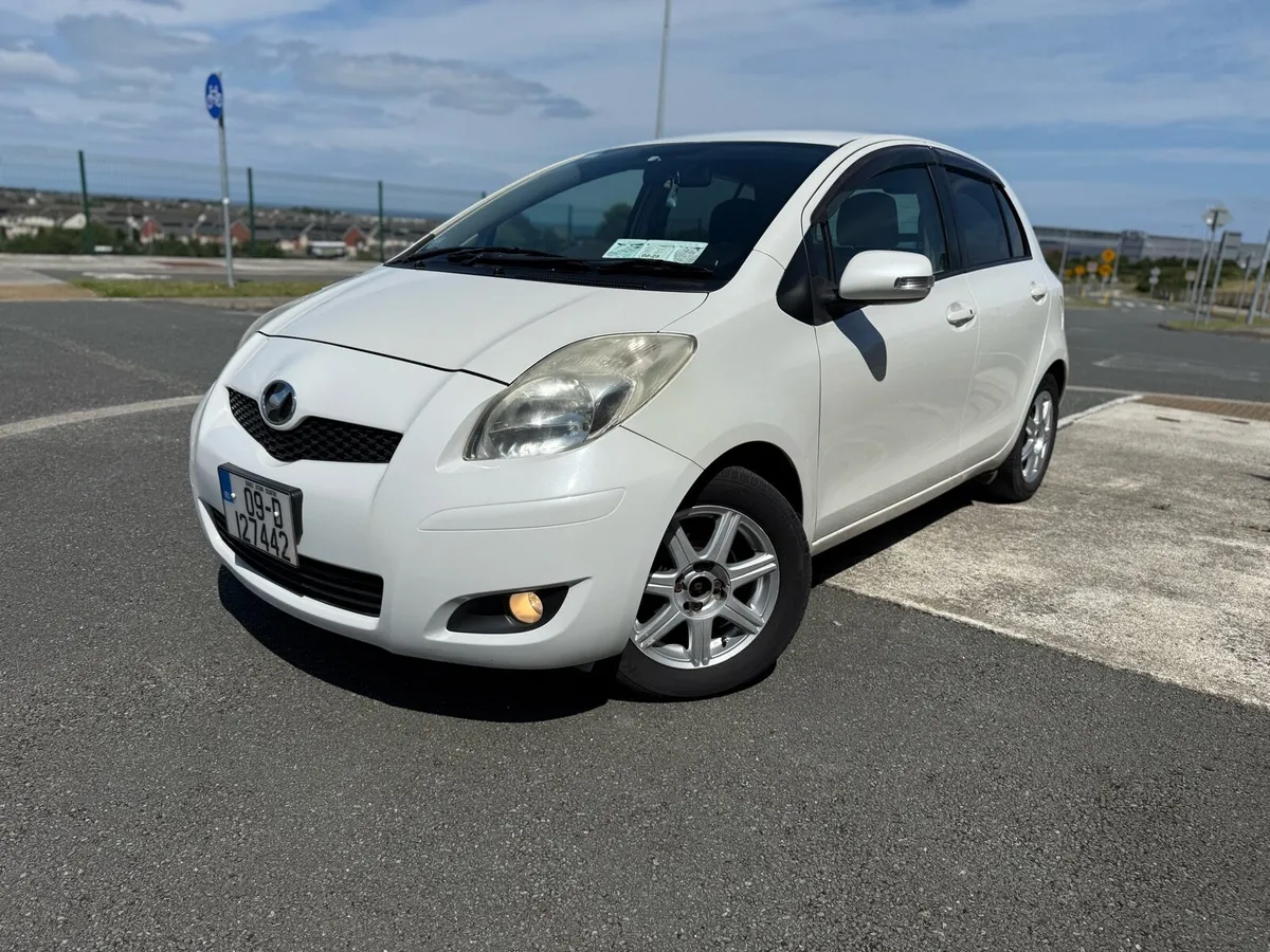 09 Toyota Vitz Yaris Automatic 1.3 - Image 1