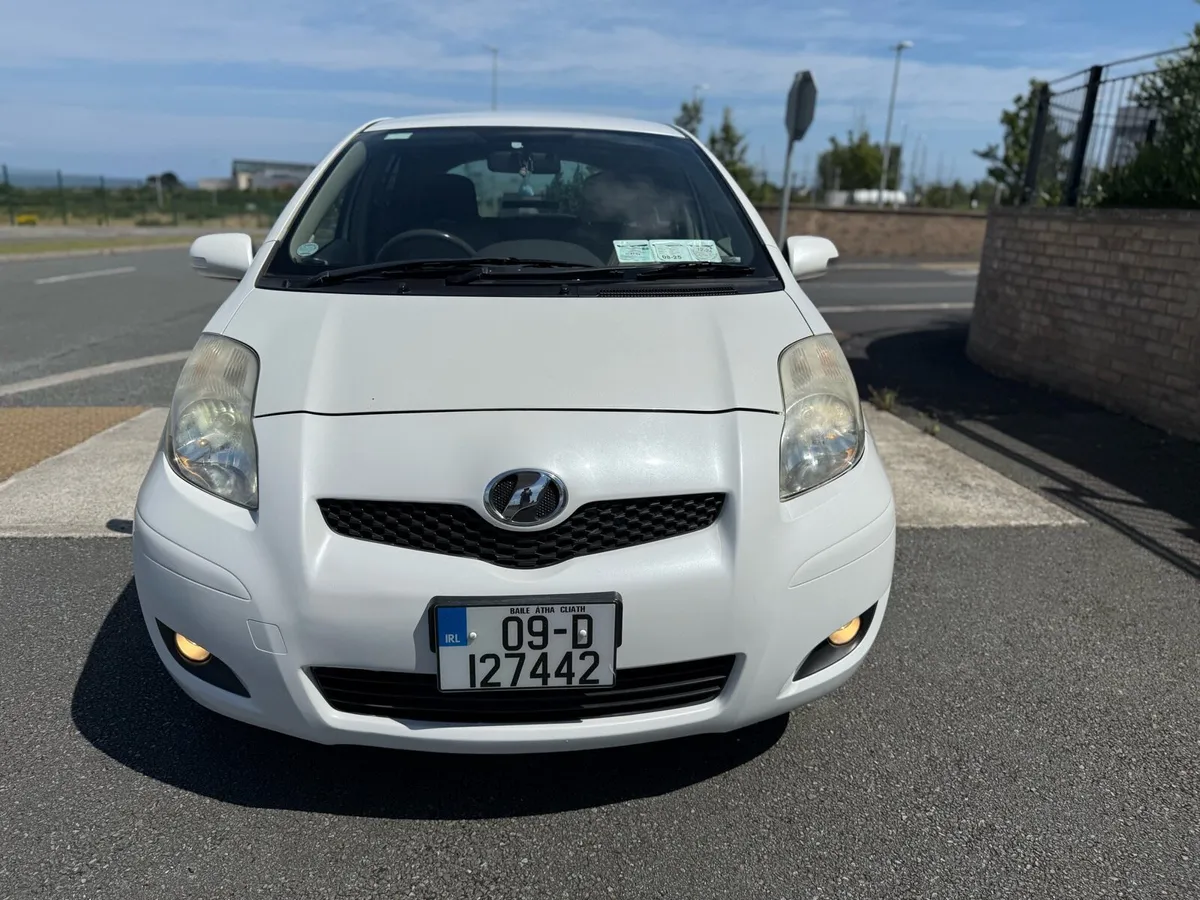 09 Toyota Vitz Yaris Automatic 1.3 - Image 3