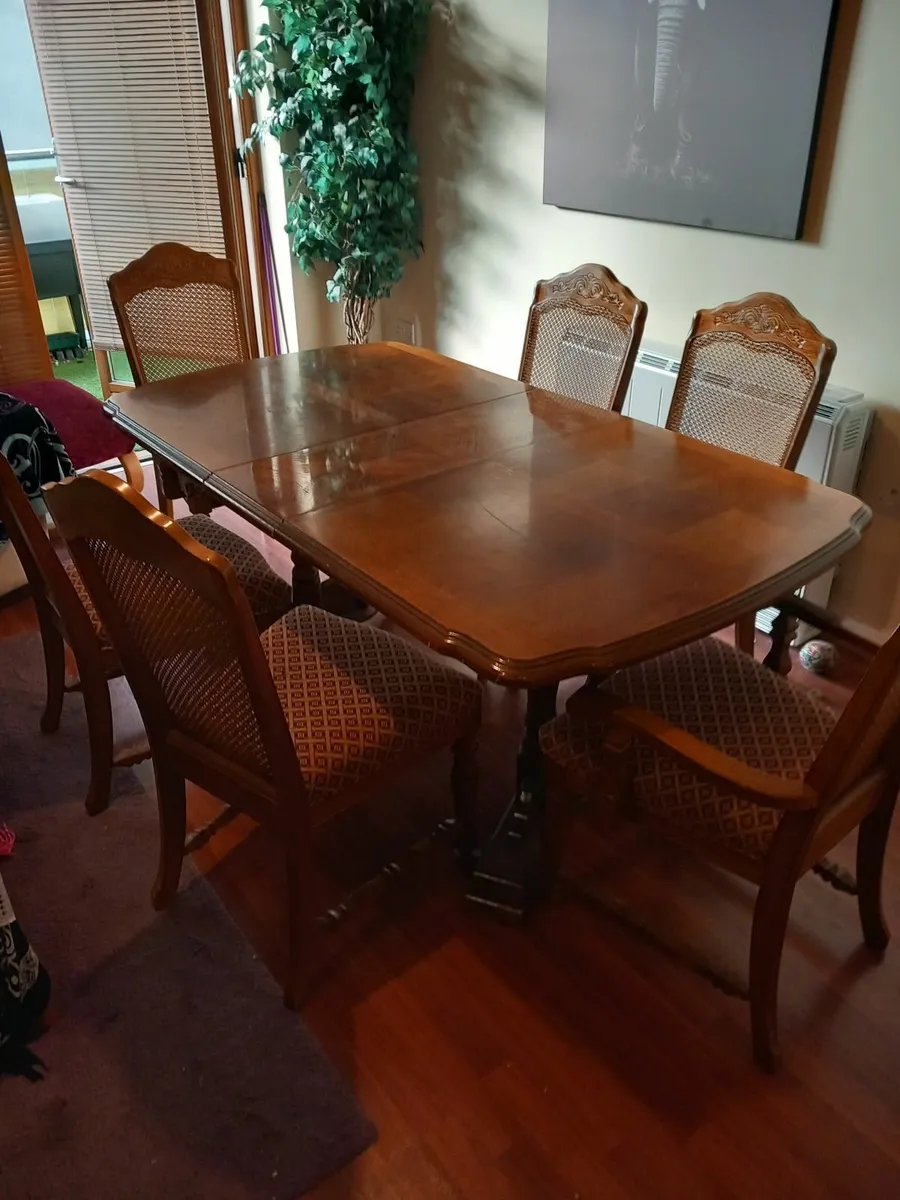 Antique Style Dining Table & 6 Chairs - Image 1