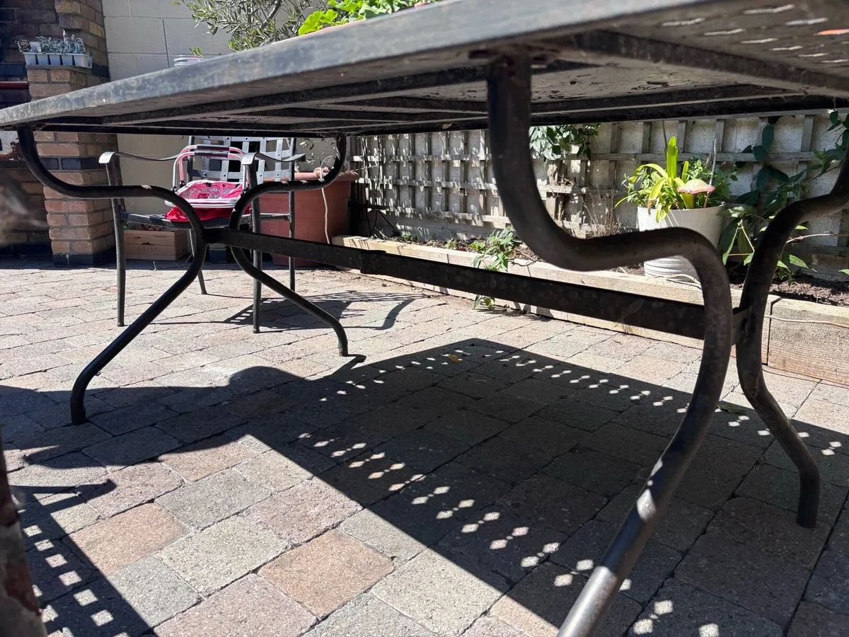 Garden table for FREE - Image 2