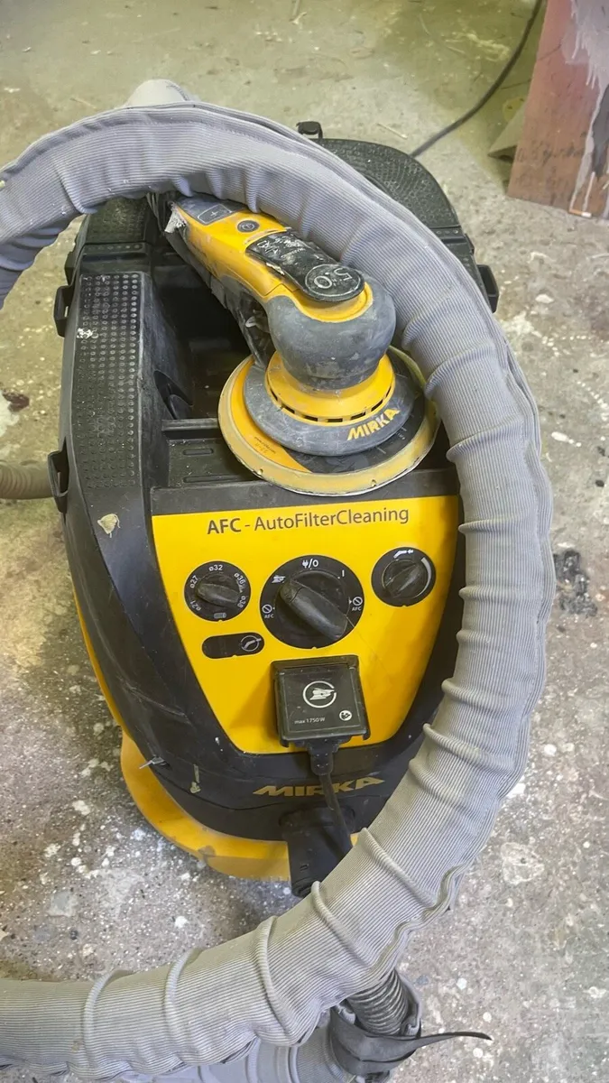 Mirka deros sander and extractor - Image 1