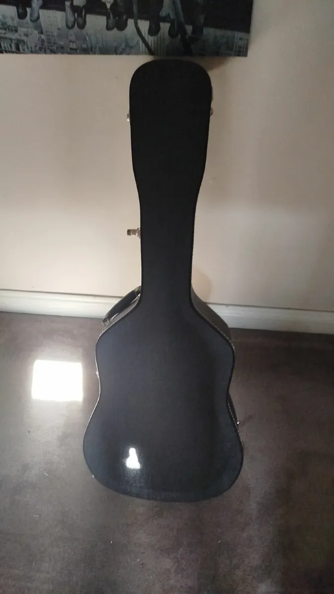 Guitar - Image 4
