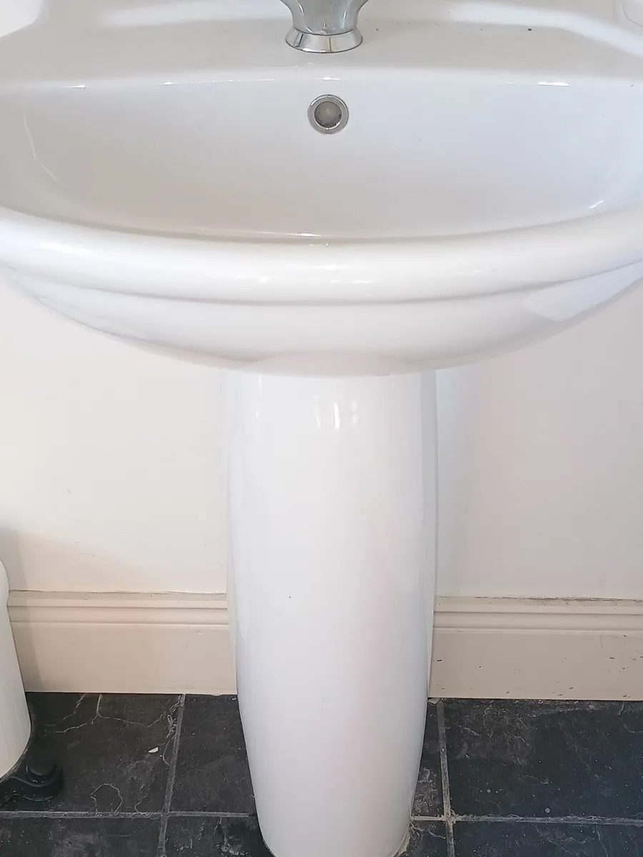 Bathroom basin - Image 1