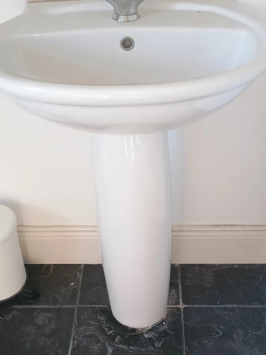 Bathroom basin - Image 2