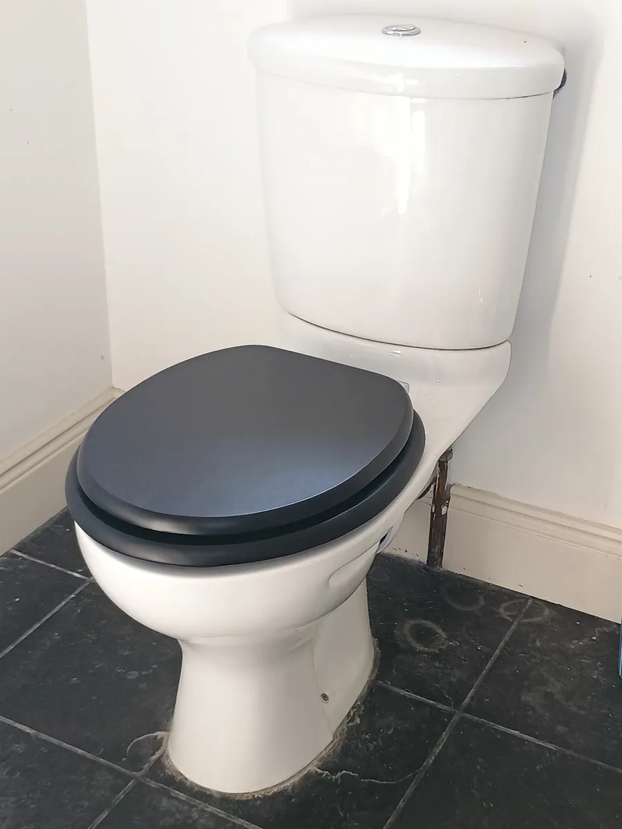 Bathroom basin - Image 3