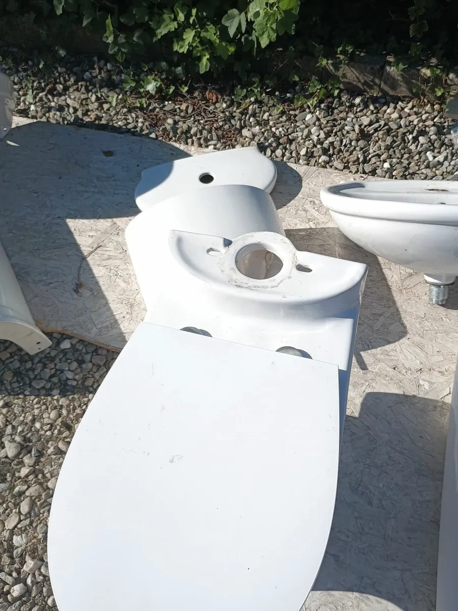 Bathroom basin - Image 4