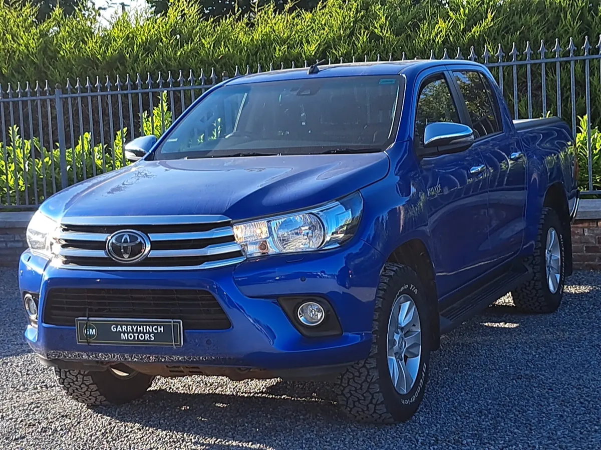 Toyota Hilux Crewcab 2.4 Diesel with towbar. - Image 1