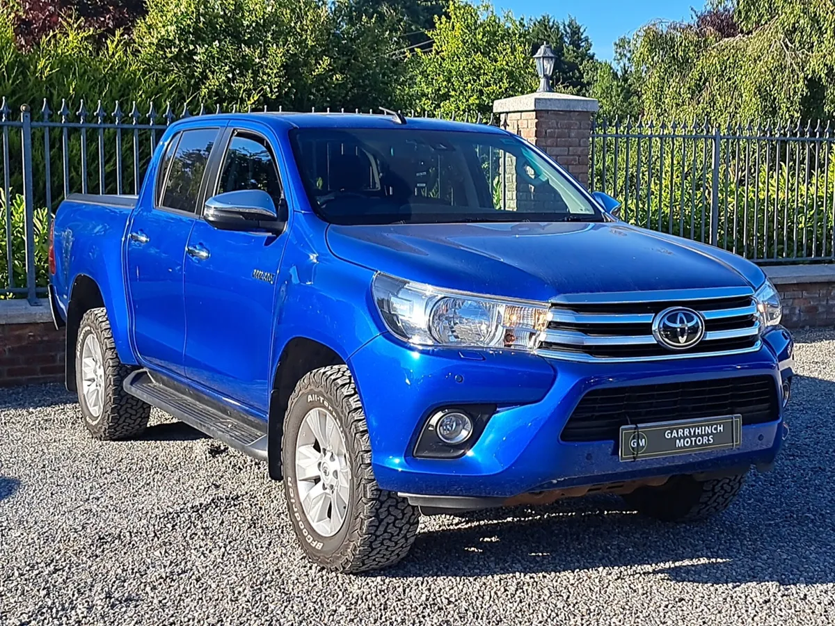Toyota Hilux Crewcab 2.4 Diesel with towbar. - Image 2