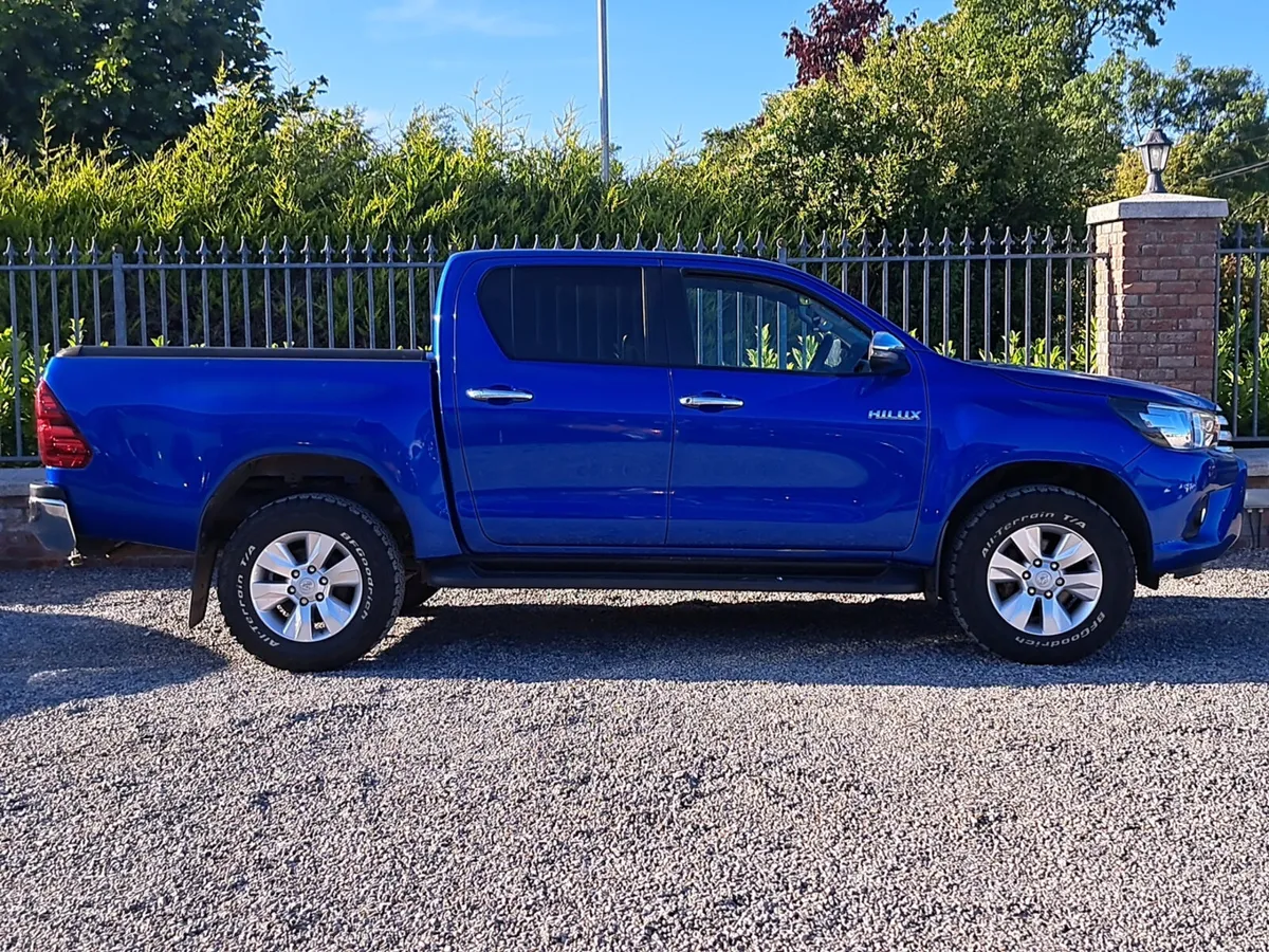 Toyota Hilux Crewcab 2.4 Diesel with towbar. - Image 3