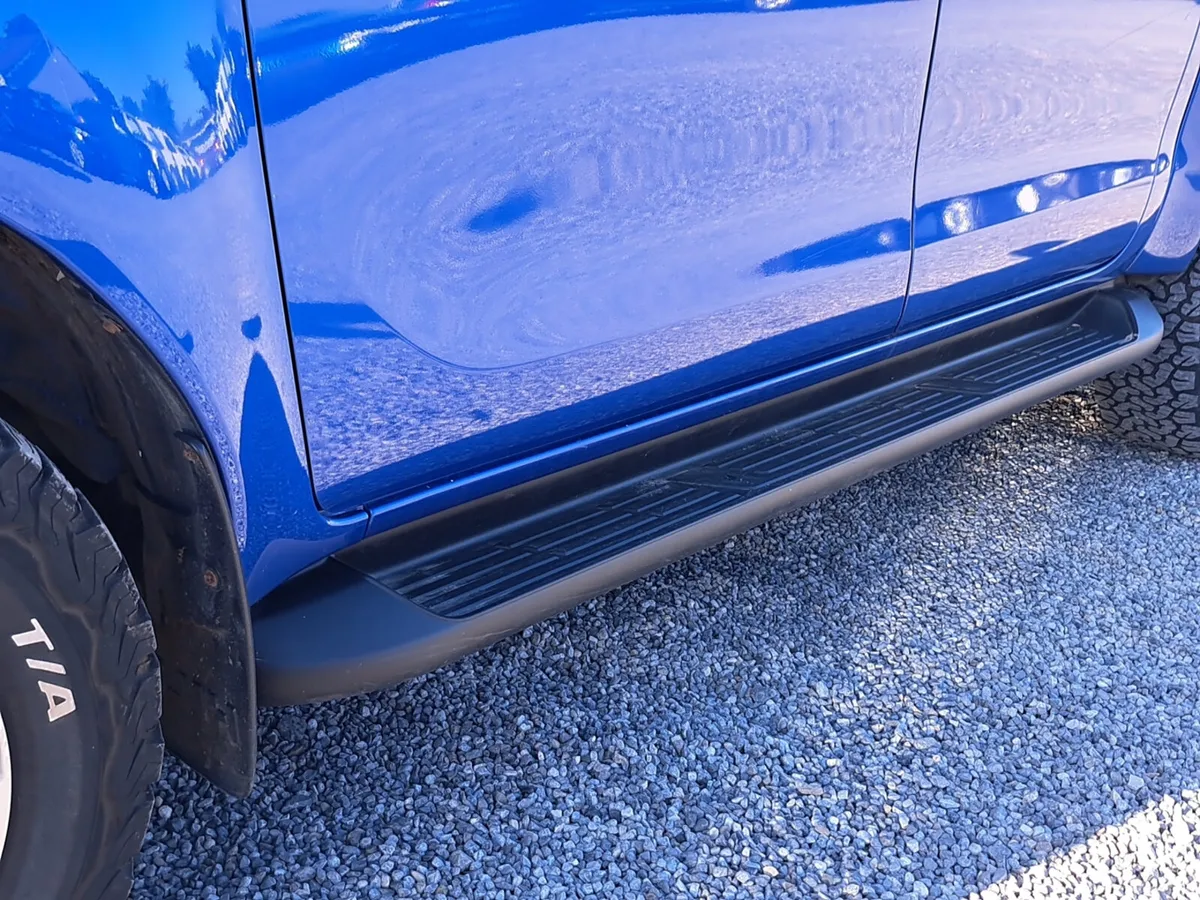Toyota Hilux Crewcab 2.4 Diesel with towbar. - Image 4