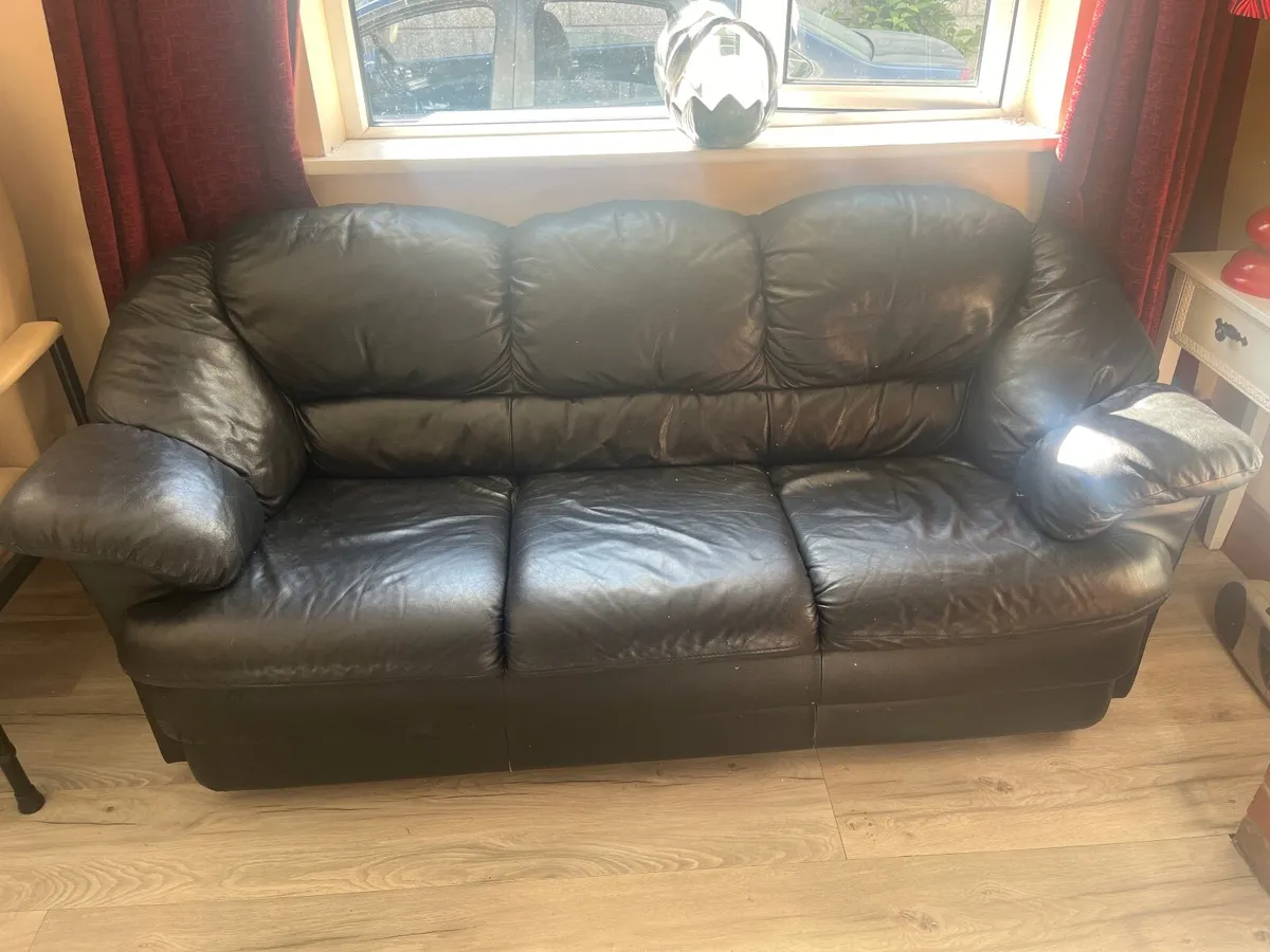 Black leather sofa - Image 1