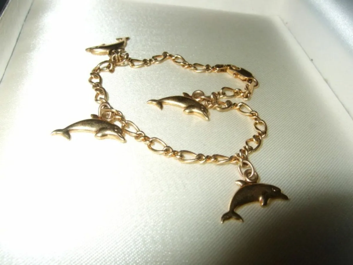 Vintage Hallmarked 9ct Gold Charm Bracelet - Image 1