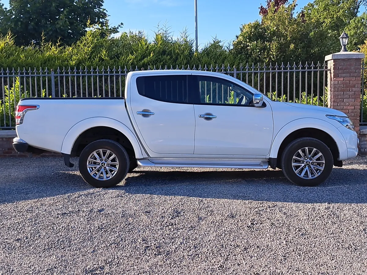 Mitsubishi L200 Barbarian Model 2.4 Diesel manual - Image 3