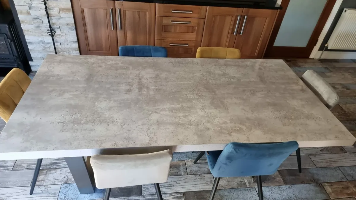 Tables and chairs - Image 1
