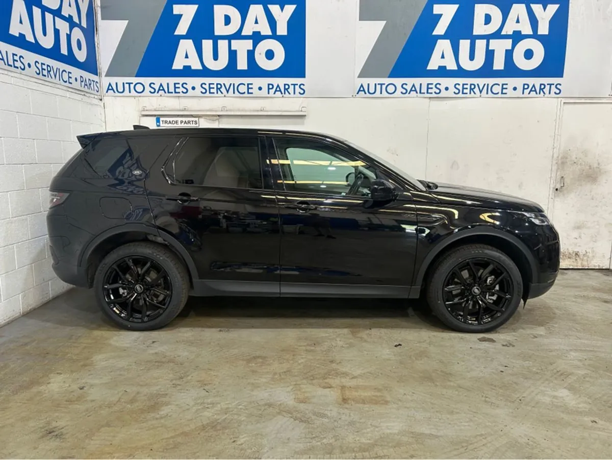 Land Rover Discovery Sport Phev 1.5 300PS Auto - Image 3