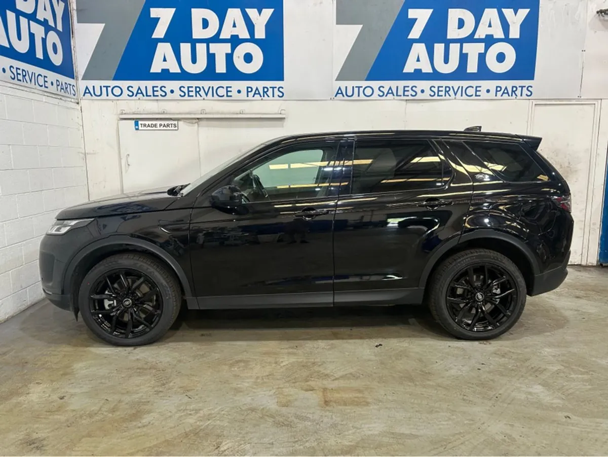 Land Rover Discovery Sport Phev 1.5 300PS Auto - Image 4