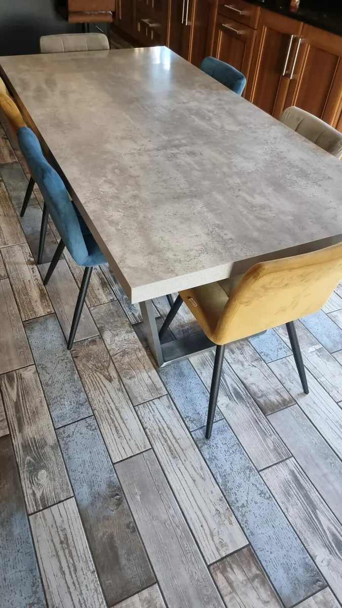 Tables and chairs - Image 3