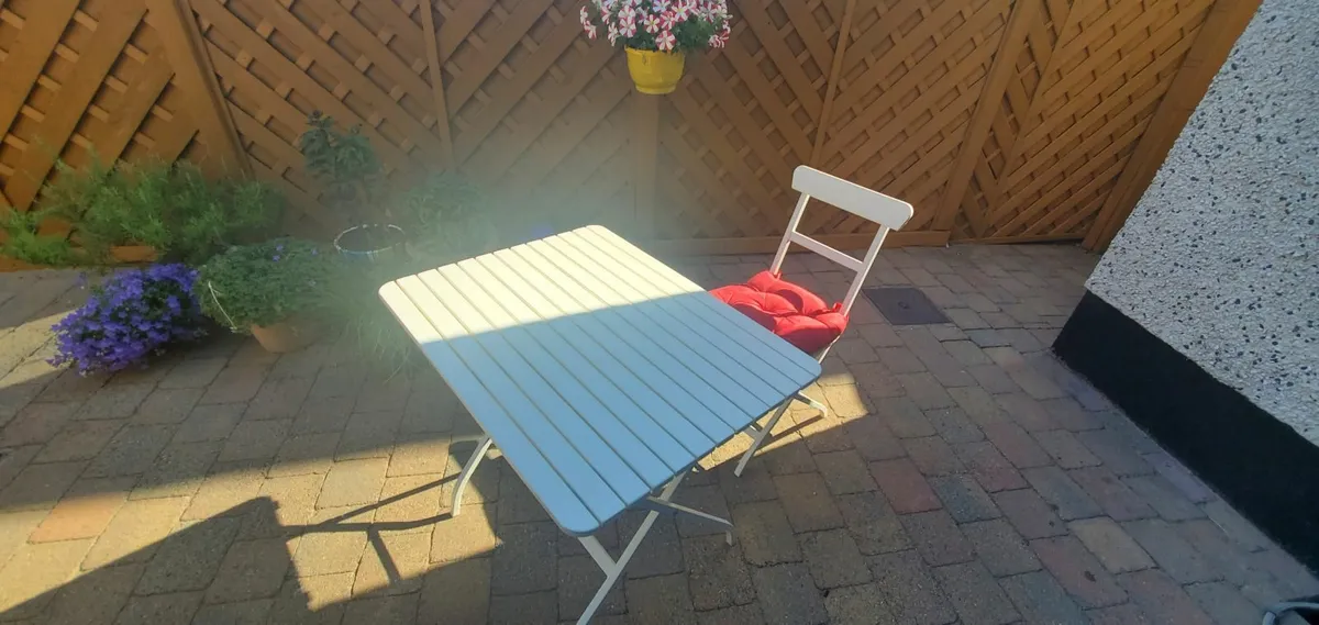 Folding table and chair - Image 1