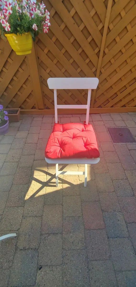 Folding table and chair - Image 2