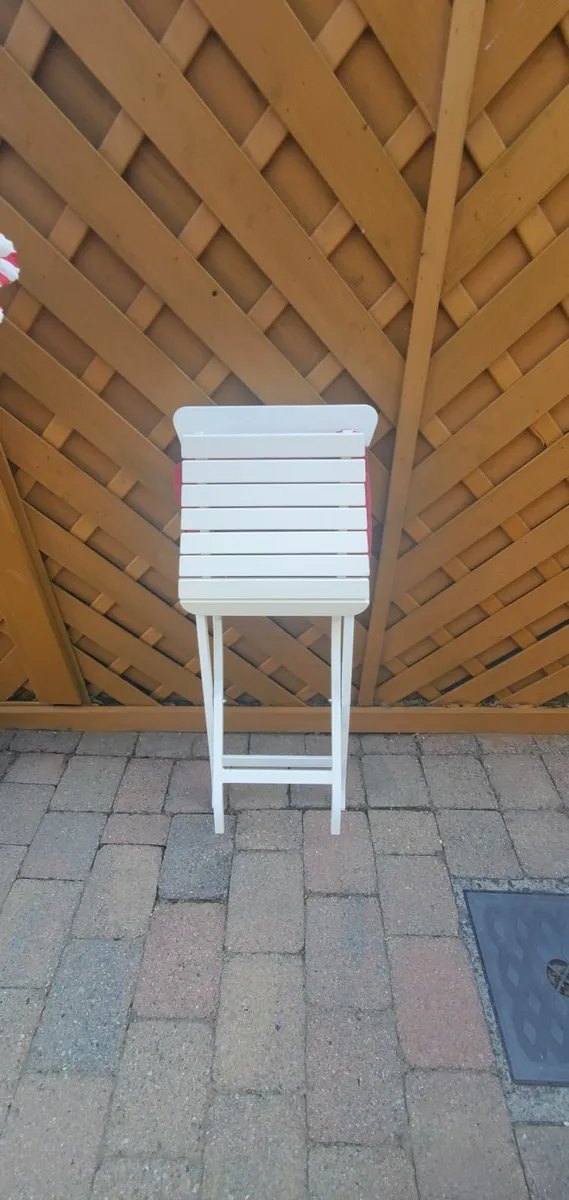 Folding table and chair - Image 4