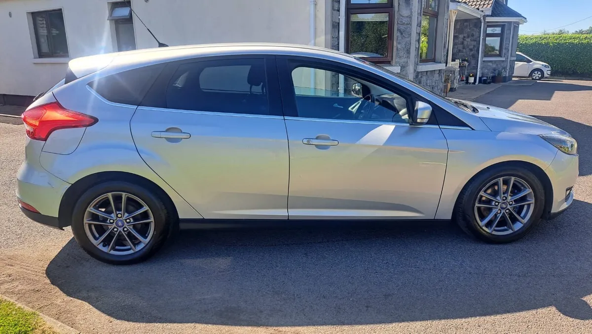 Ford Focus 2015 Diesel Zetec - Image 2