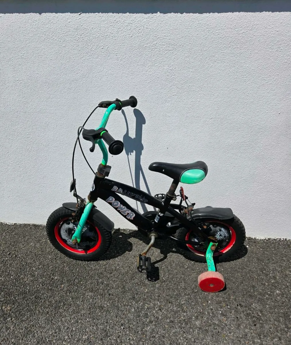 Child's small bike +(training wheels) - Image 1