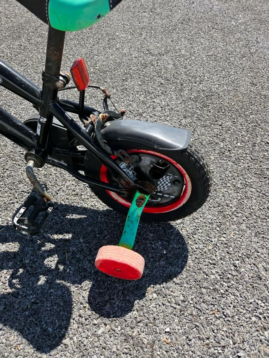 Child's small bike +(training wheels) - Image 4