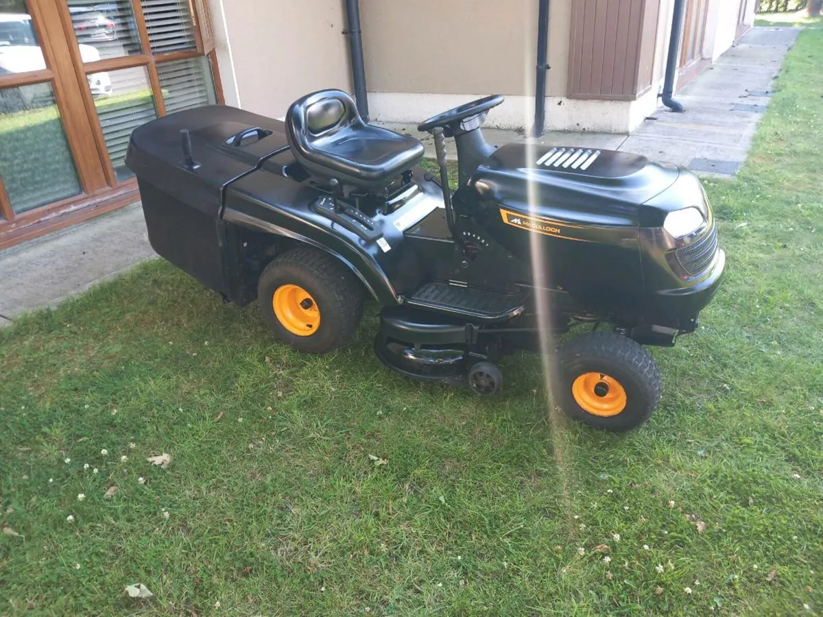 Ride on lawnmower - Image 1