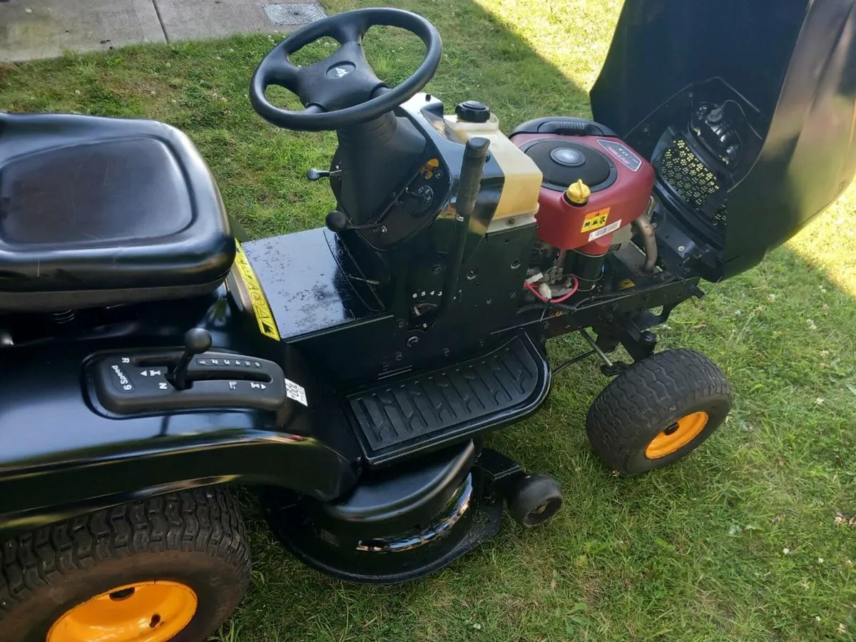 Ride on lawnmower - Image 4