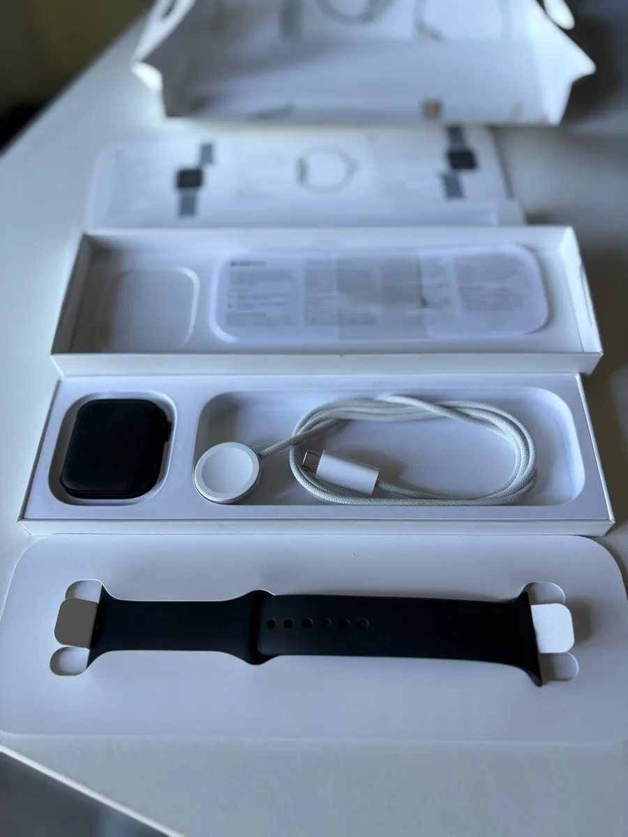 Apple Watch 9 45mm - Image 1