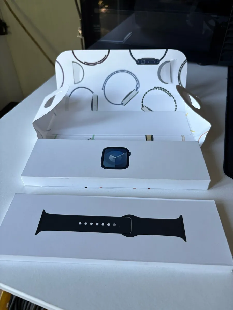 Apple Watch 9 45mm - Image 2