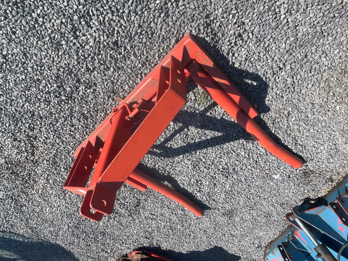 New DE single bale lifter - Image 3