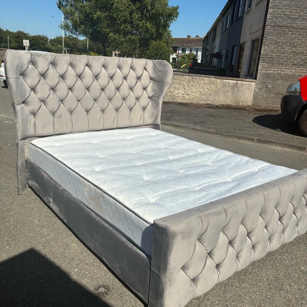 5ft King crushed velvet bed frame wingback - Image 4