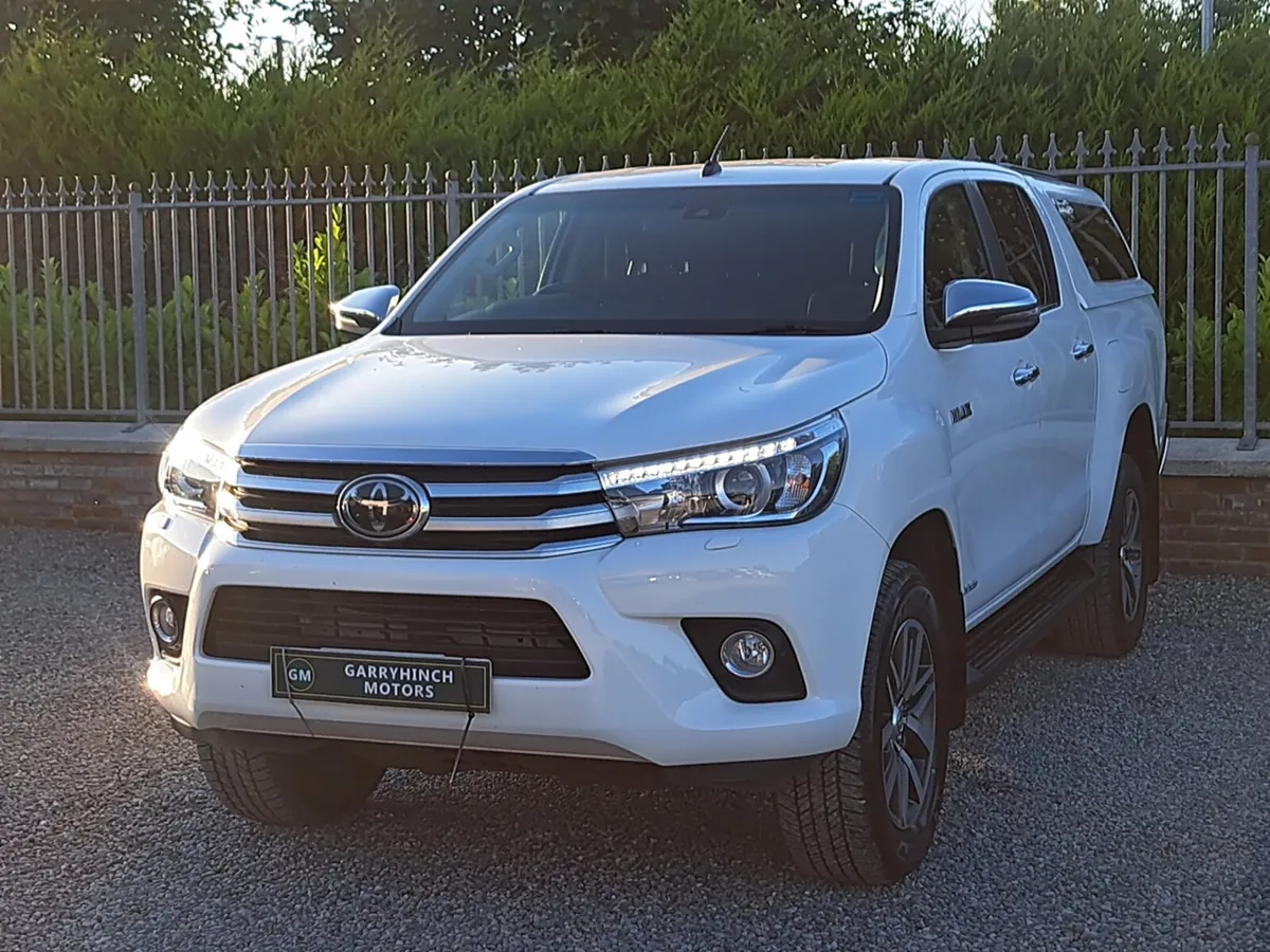 Toyota Hilux Invincible Crewcab 2.4 Diesel Manual - Image 1