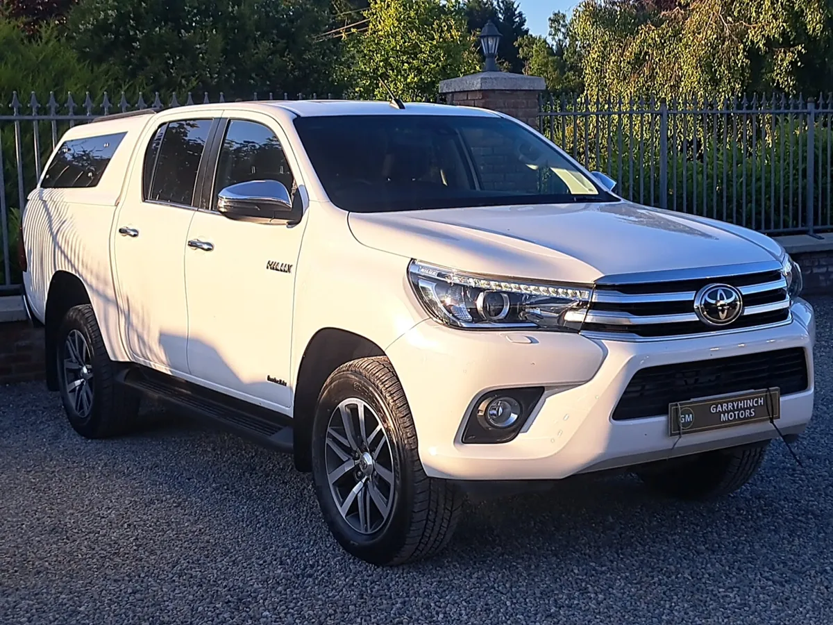 Toyota Hilux Invincible Crewcab 2.4 Diesel Manual - Image 2
