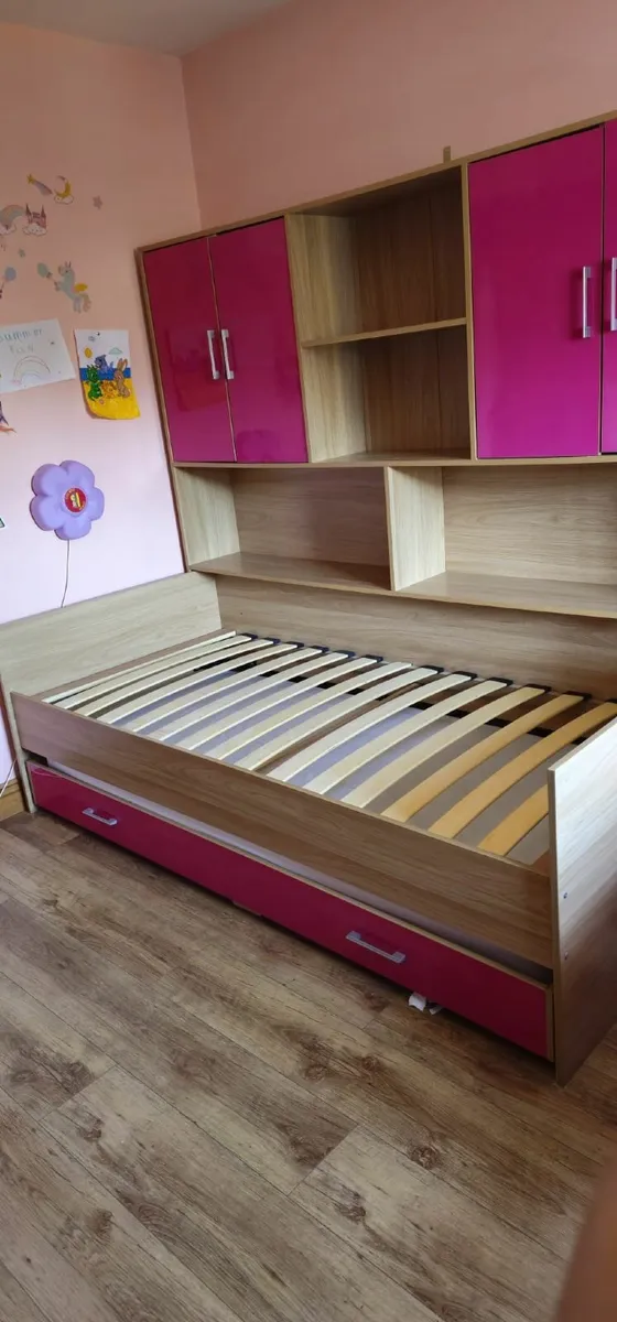 Single bed with storage and pull out bed - Image 3