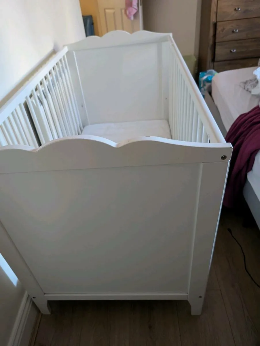 Crib +mattress+pillow+duvet - Image 4