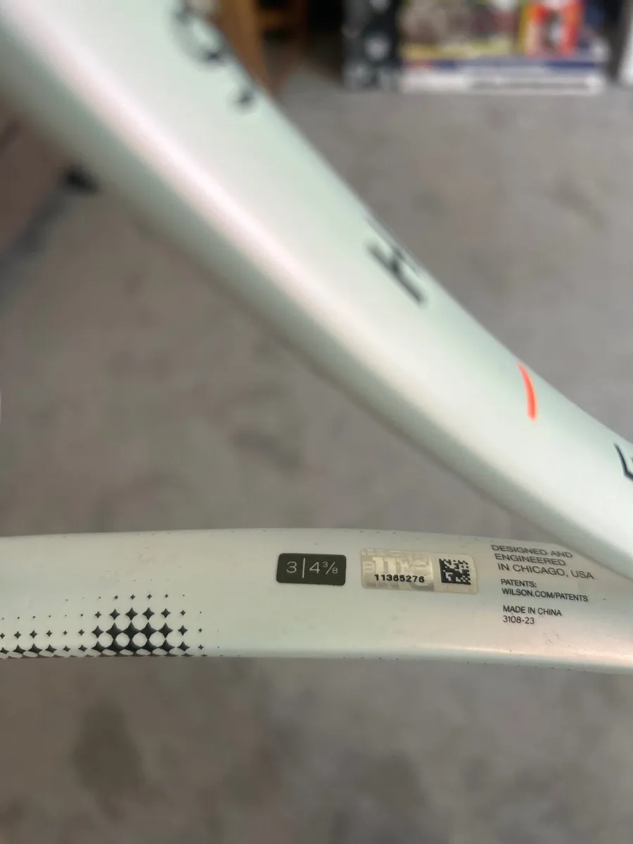 Wilson Shift 99 Tennis Racket - Image 4