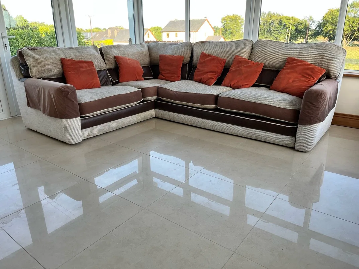 Corner sofa - Image 1