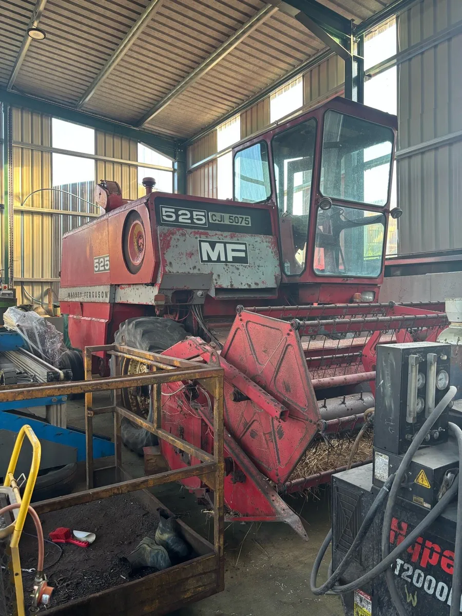 Massey 525 combine - Image 2