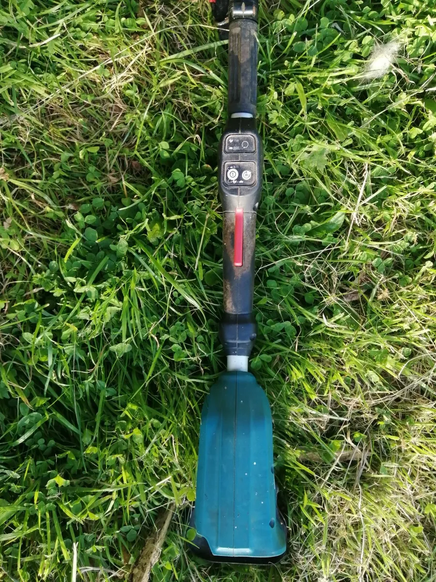 Makita strimmer and battery - Image 4